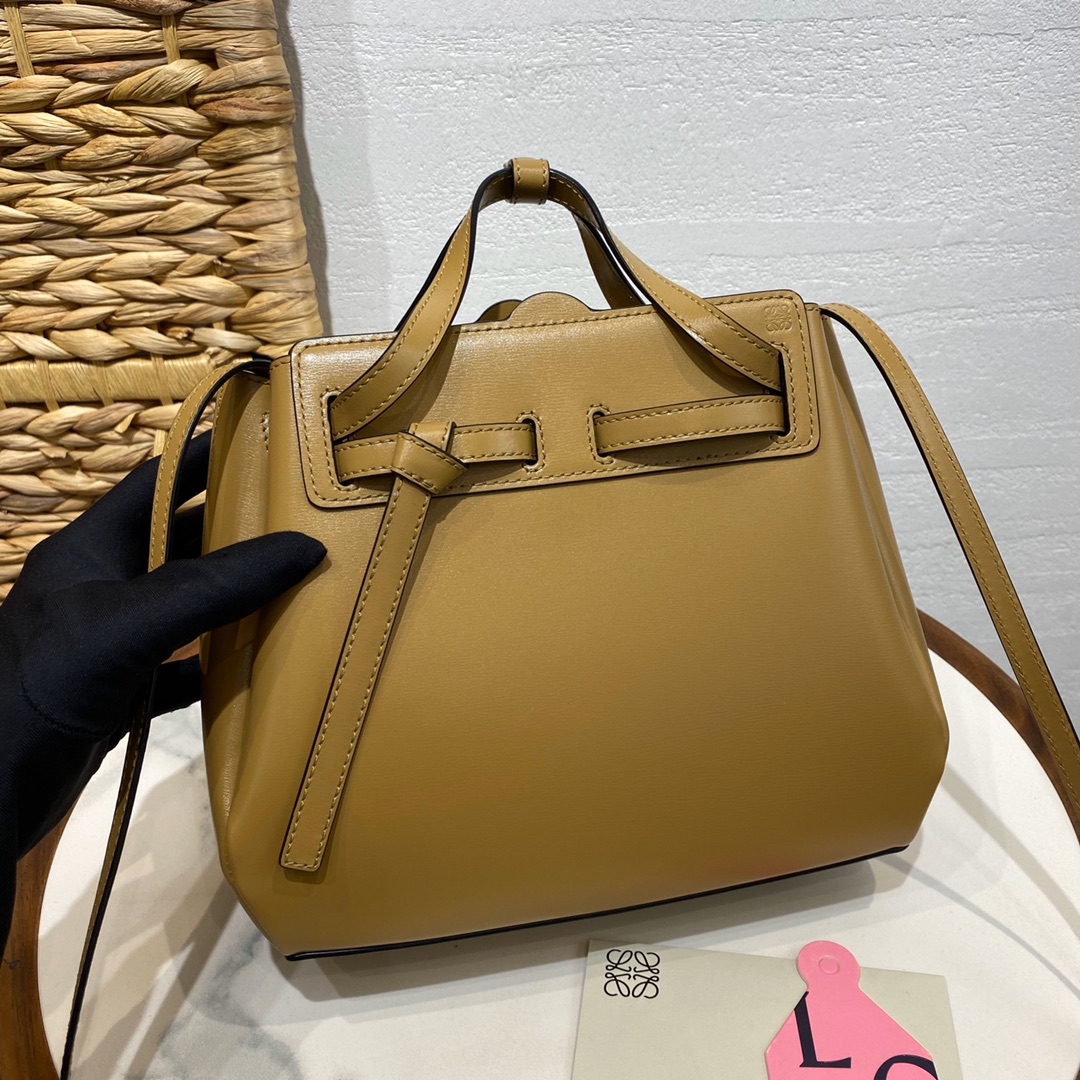 loewe复刻?loewe所有款式-第2张图片-潮百科