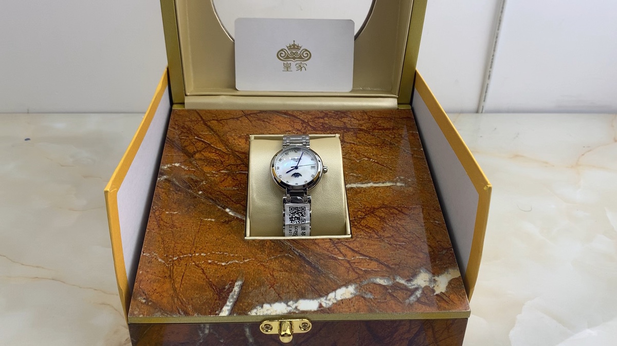 Longines 皇家 浪琴心月女款月相腕表视频
