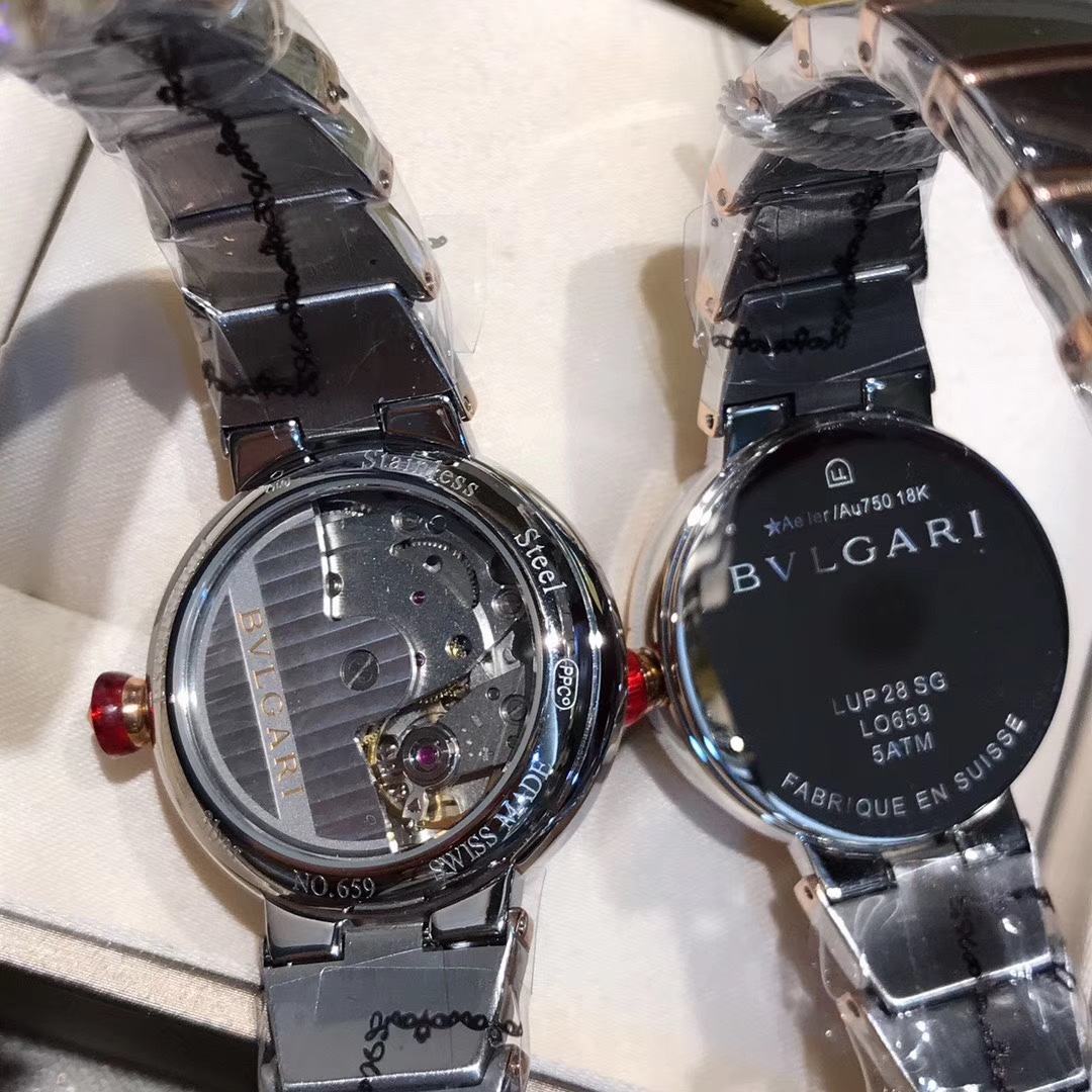 Bvlgari 宝格丽LVCEA系列腕表以简约大方的外形备受现代女性青睐。表盘尺寸宽33mm，厚12mm