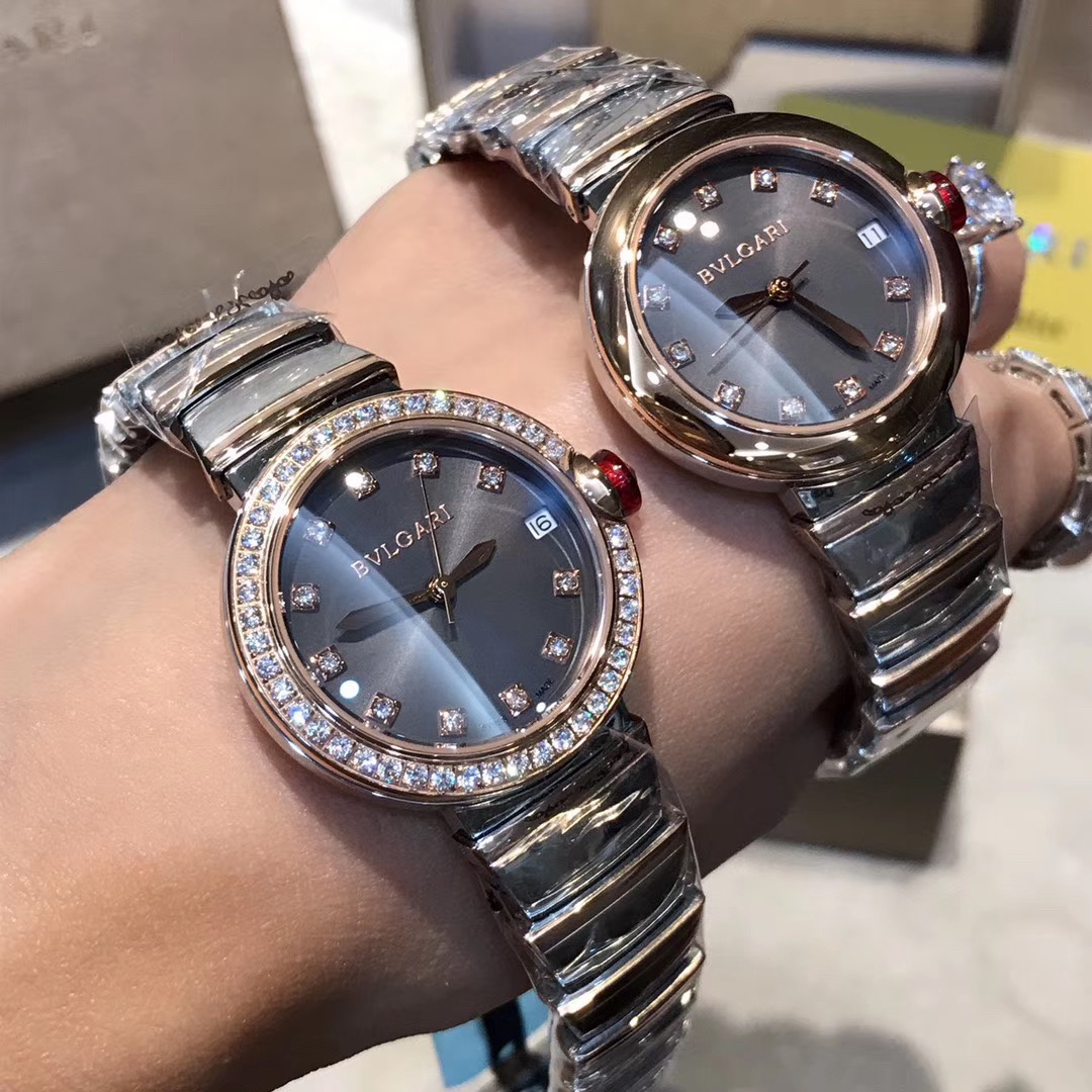 Bvlgari 宝格丽LVCEA系列腕表以简约大方的外形备受现代女性青睐。表盘尺寸宽33mm，厚12mm