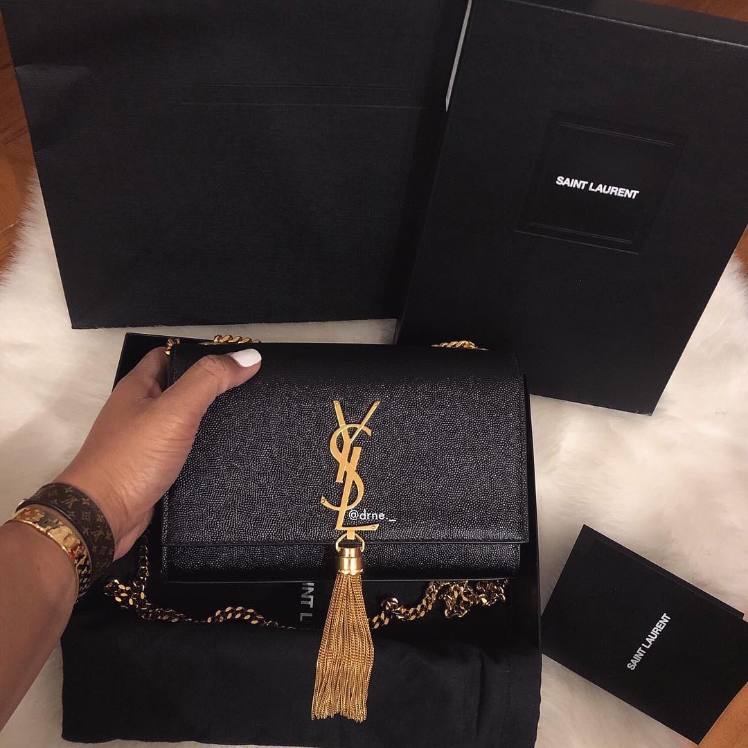 YSL 𝐊𝐚𝐭𝐞 20𝐜𝐦 鱼子酱流苏链条包 474366黑色/金扣