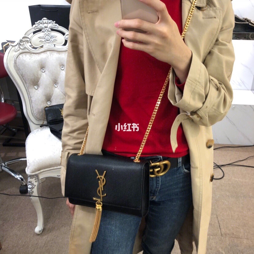 YSL 𝐊𝐚𝐭𝐞 20𝐜𝐦 鱼子酱流苏链条包 474366黑色/金扣