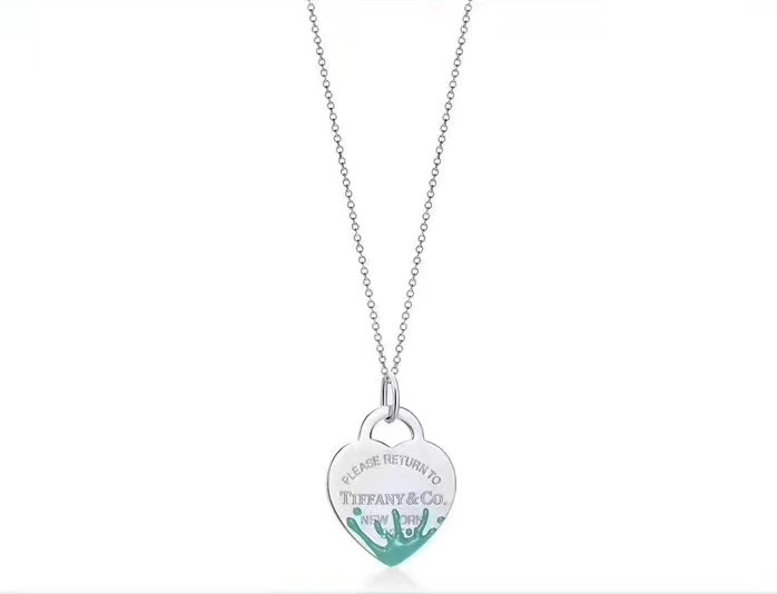 NO:104215,Tiffany&Co. Enamel Splash Splash Heart Brand Clavicle Necklace This unexpectedly reverses the tradition and is delicate and playful classic pendant. It is equipped with a legendary T-color enamel coating. A touch of T adds style to this iconic design, 925 sterling silver., Tiffany necklace, tiffany, necklace, pure silver19860909Tiffany&Co. 珐琅水花飞溅 心牌锁骨项链 这款出其不意地反转传统,细腻玩味经典吊饰.配以传奇的 T 色彩珐琅涂层.一抹T为此标志性设计增添格调、925纯银.,蒂芙尼项链,tiffany,necklace,pure silver,Jewelry