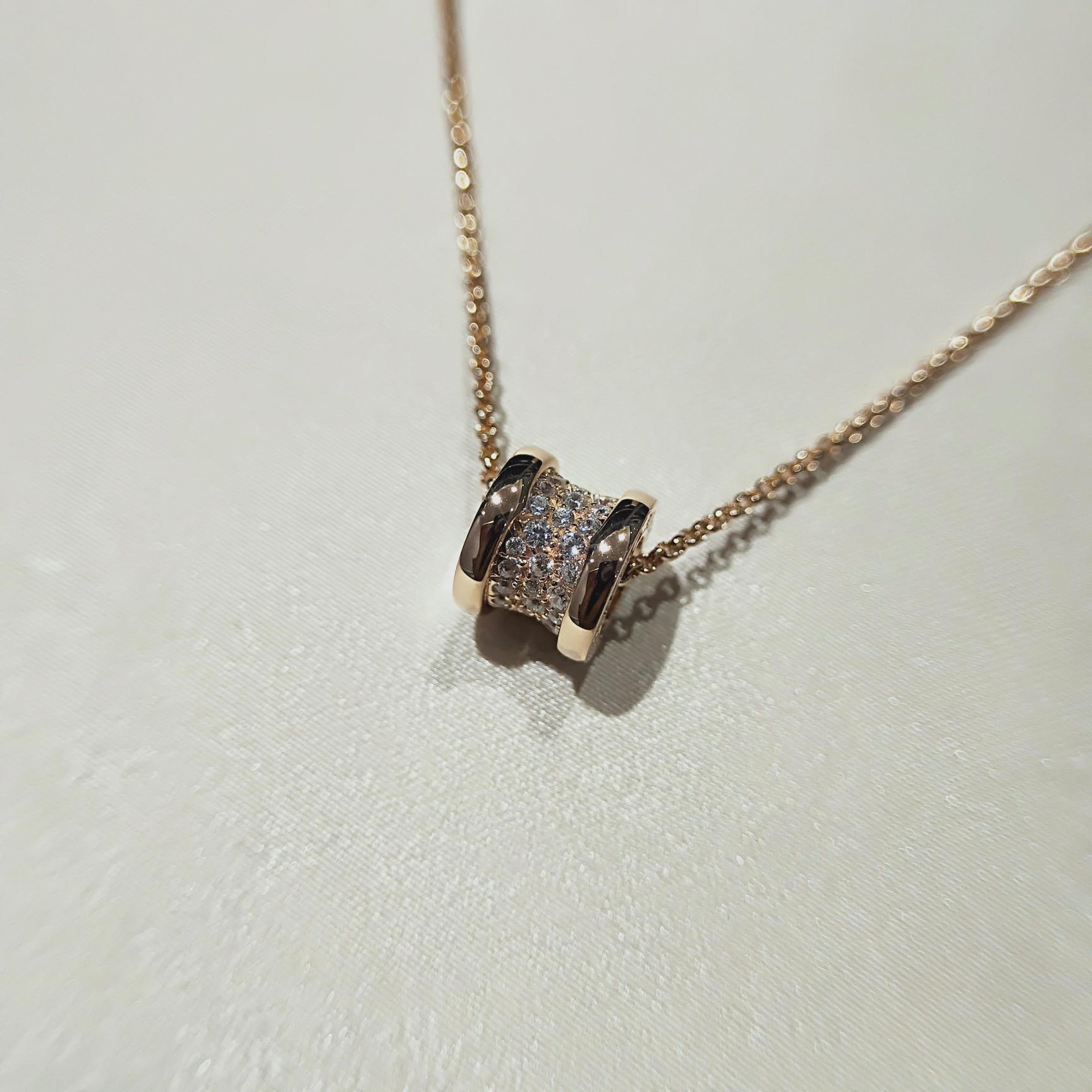 批发价💰145
🎀经典小蛮腰 
购zp开发，支持任何🆚
实物拍摄，细节完美
钢印字印精美
项链  手链 
 现货🌷
现货🌷