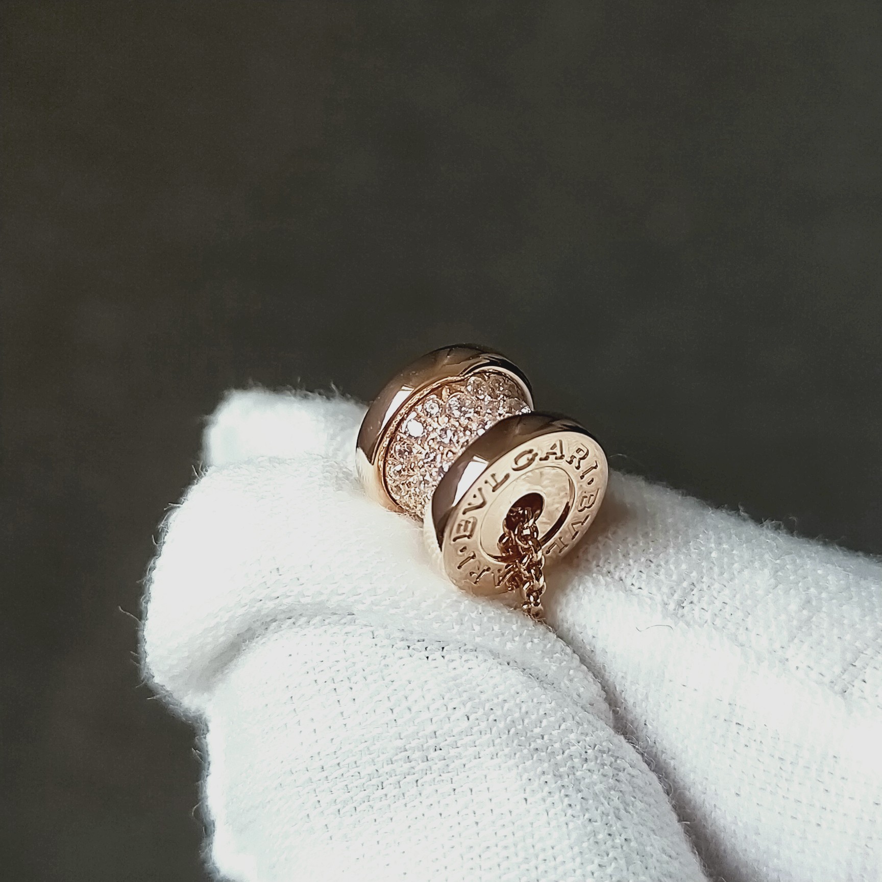 批发价💰145
🎀经典小蛮腰 
购zp开发，支持任何🆚
实物拍摄，细节完美
钢印字印精美
项链  手链 
 现货🌷
现货🌷