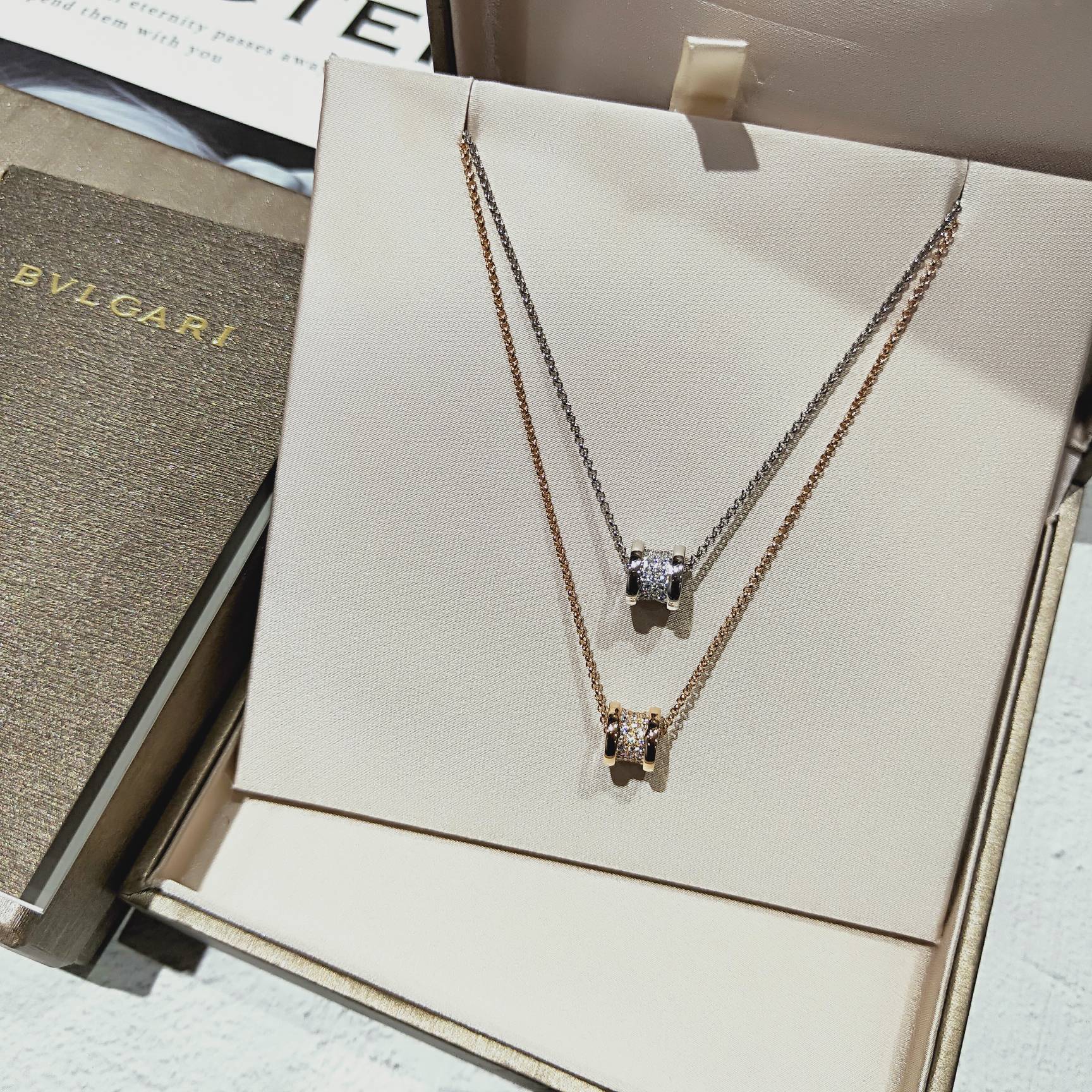 批发价💰145
🎀经典小蛮腰 
购zp开发，支持任何🆚
实物拍摄，细节完美
钢印字印精美
项链  手链 
 现货🌷
现货🌷