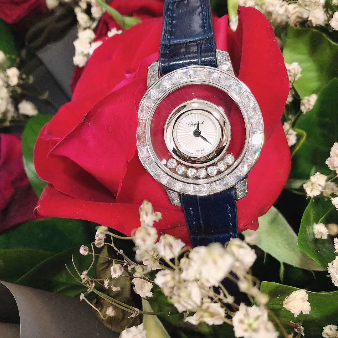 Chopard 萧邦彩虹钻震撼来袭 快乐钻一直是女表中的翘楚 对这个系列的创意一直中毒很深