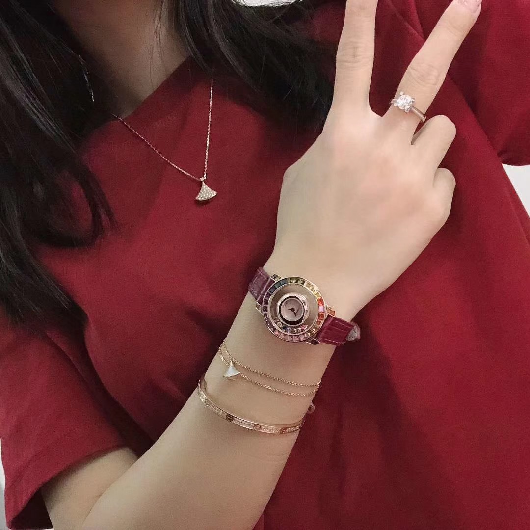Chopard 萧邦彩虹钻震撼来袭 快乐钻一直是女表中的翘楚 对这个系列的创意一直中毒很深