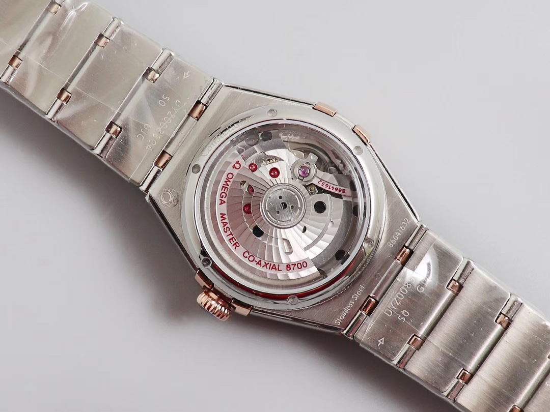 Omega 欧米茄第五代星座系列 29mm 作为星座大改款 独特的表扣按钮能随意调节表带长度2mm