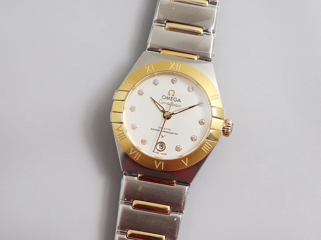 Omega 欧米茄第五代星座系列 29mm 作为星座大改款 独特的表扣按钮能随意调节表带长度2mm
