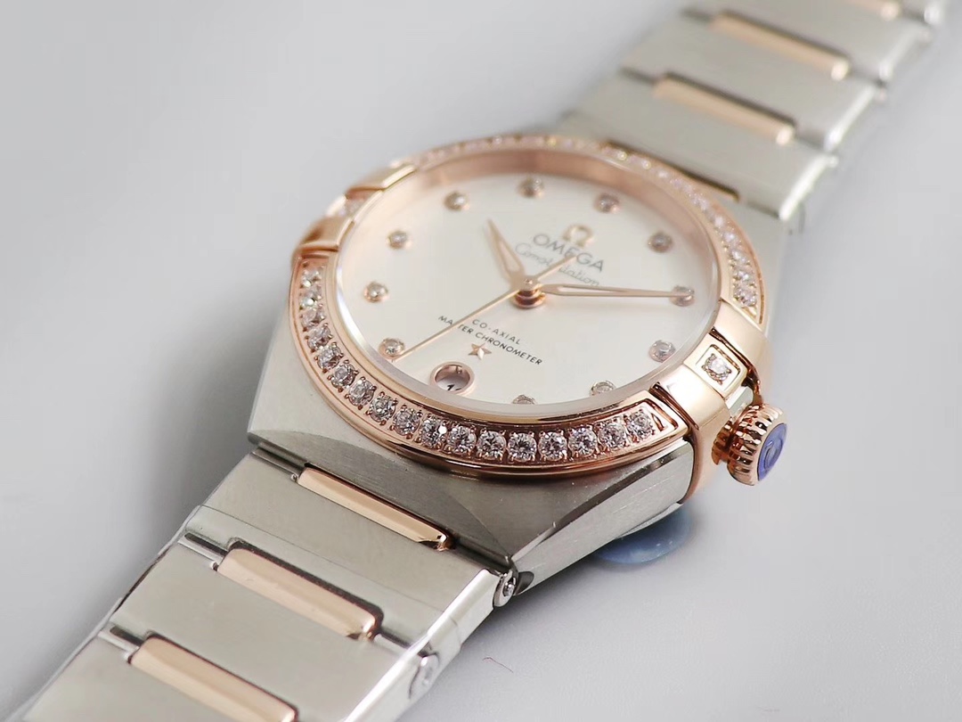 Omega 欧米茄第五代星座系列 29mm 作为星座大改款 独特的表扣按钮能随意调节表带长度2mm
