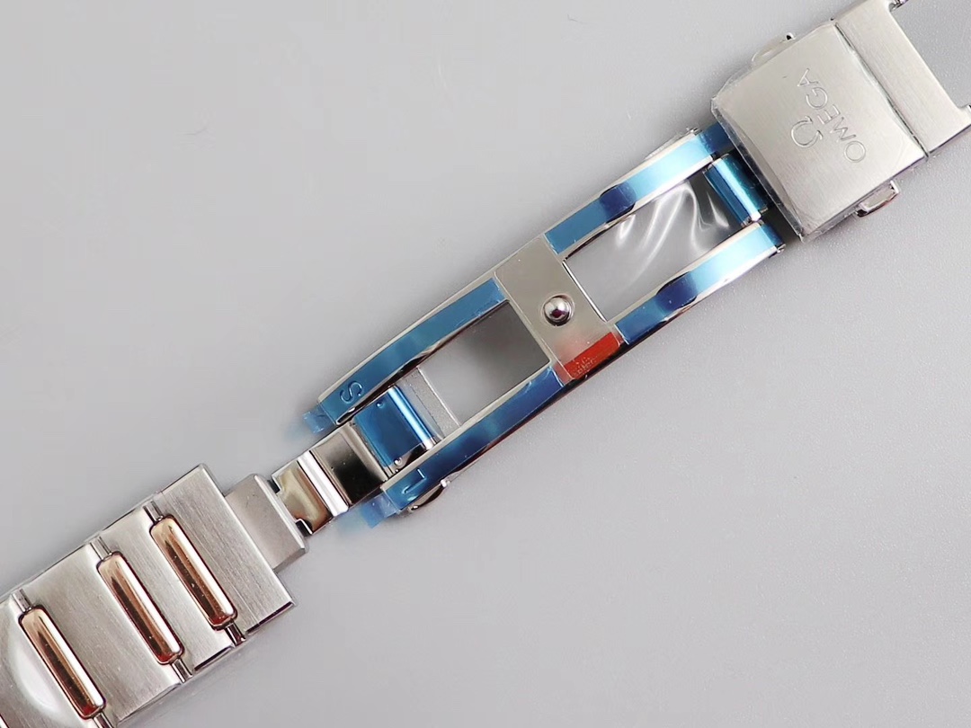 Omega 欧米茄第五代星座系列 29mm 作为星座大改款 独特的表扣按钮能随意调节表带长度2mm