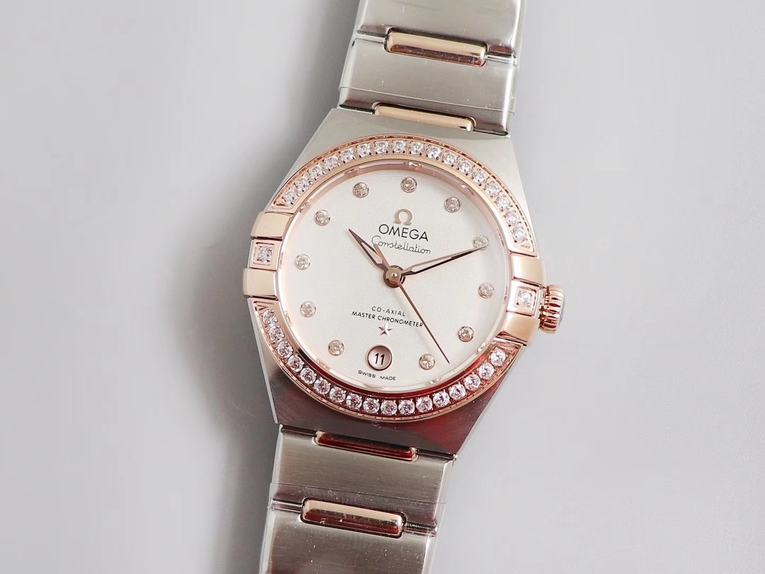 Omega 欧米茄第五代星座系列 29mm 作为星座大改款 独特的表扣按钮能随意调节表带长度2mm