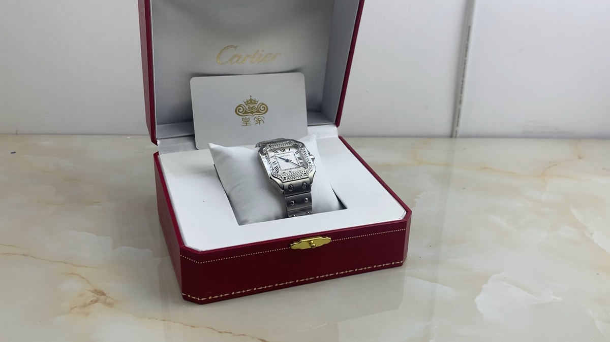 Cartier 皇家 卡地亚山度士女款镶钻钢带款腕表视频欣赏
