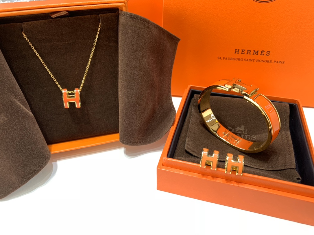 H bracelet
