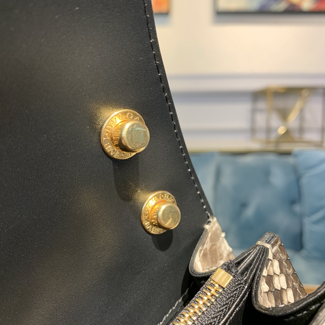 BVLGARI宝格丽蟒蛇皮单肩包288620