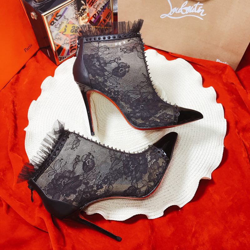 NO:337138,High-end customized autumn and winter boot series!  H10Cm, size 34-42. Private mold trademark zipper. 902-011 black cowhide black lace gun nails, official website synchronization standard European code Reference:902-011 Color:black Material:cowhide Lining:goat leather Heel height:10Cm Sole:leather sole Size:EUR 34-42 (US 4-11):,,christian louboutin,boots,cowhide19860909高端订制 秋冬靴系列！ H10Cm,尺码34-42码.私模商标拉链 .902-011黑牛皮黑蕾丝枪钉,官网同步 标准欧码 Reference:902-011 Color:black Material:cowhide Lining:goat leather Heel heigh:10Cm Sole:leather sole Size:EUR 34－42（US 4一11) :,,christian louboutin,boots,cowhide,Women's Shoes