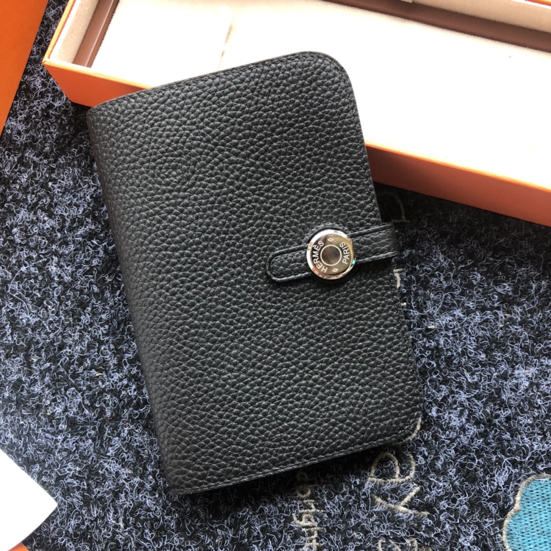 NO:673972,Passbook Dogon new version passport short clip size:15cm.11cm 89 black, H wallet, wallets19860909Passbook Dogon 新版 护照 短夹 size:15cm.11cm 89黑色,H 钱包,wallets,欧美剧