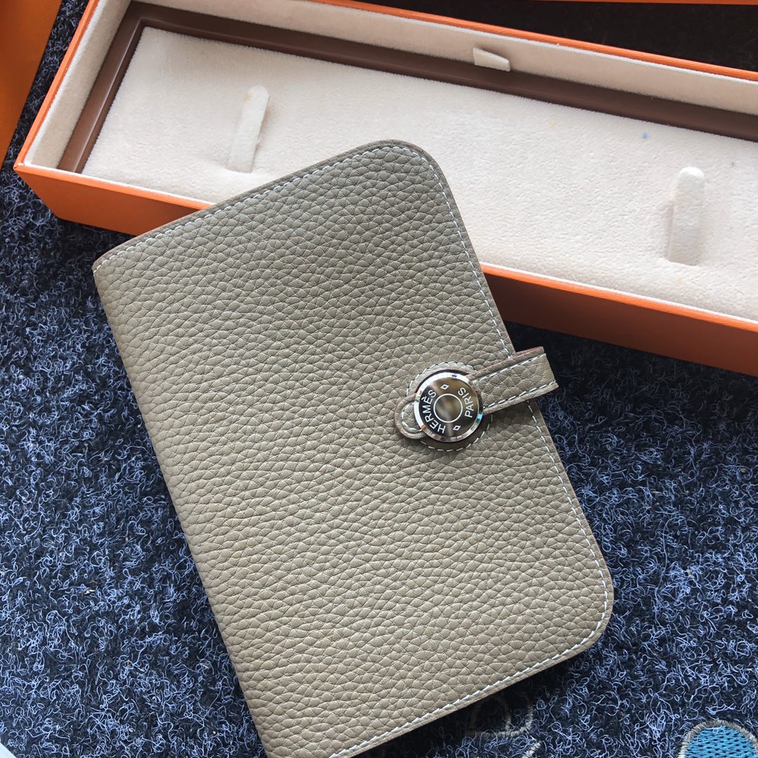 NO:894836,assbook Dogon new version passport short clip size:15cm.11cm 8C elephant gray, H wallet, wallets19860909assbook Dogon 新版 护照 短夹 size:15cm.11cm 8C 大象灰,H 钱包,wallets,欧美剧