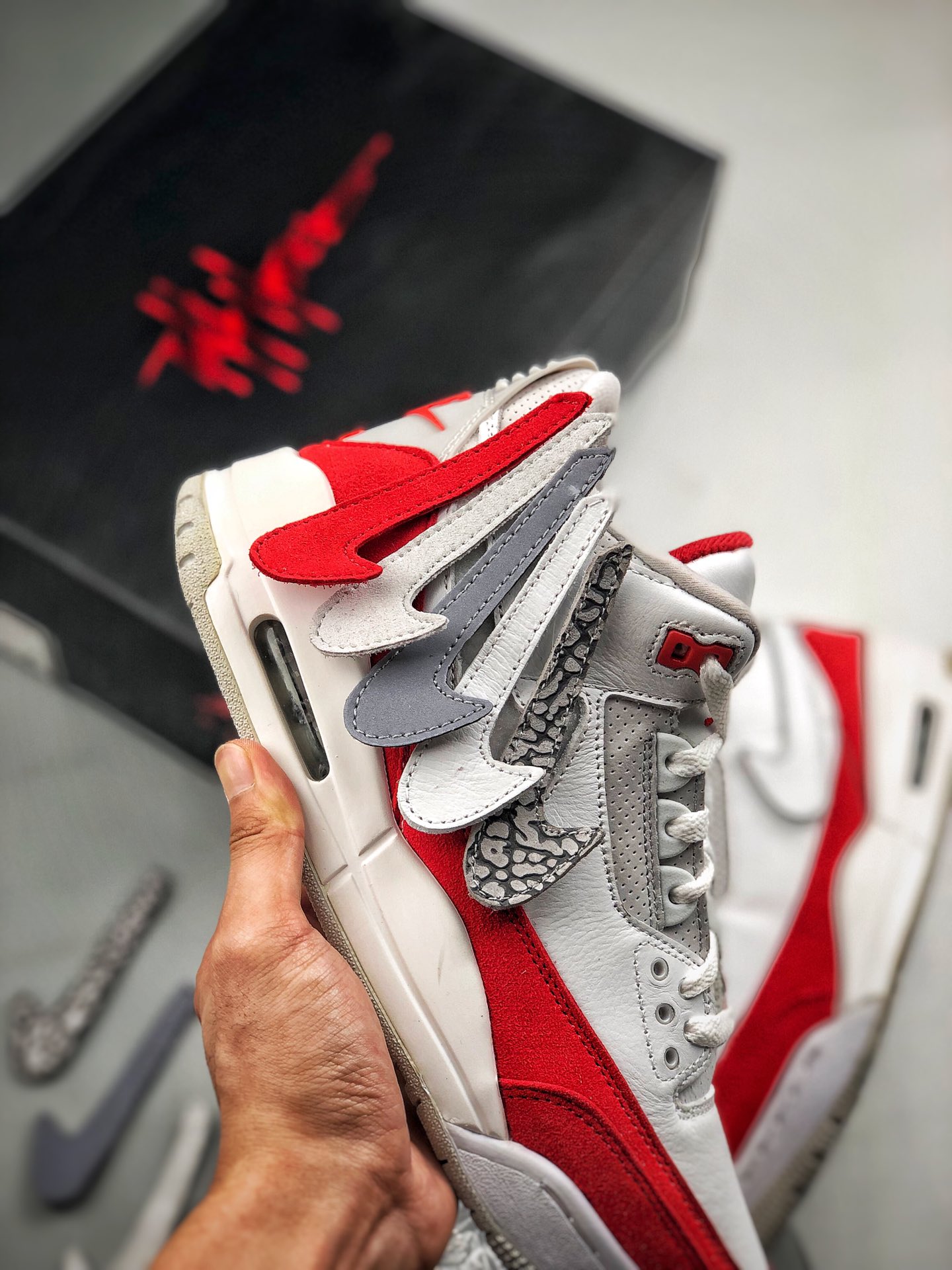 No solo es un AJ3 con ganchos, no solo es un AJ3 con el talón Nike Air, también reproduce el clásico color bl…