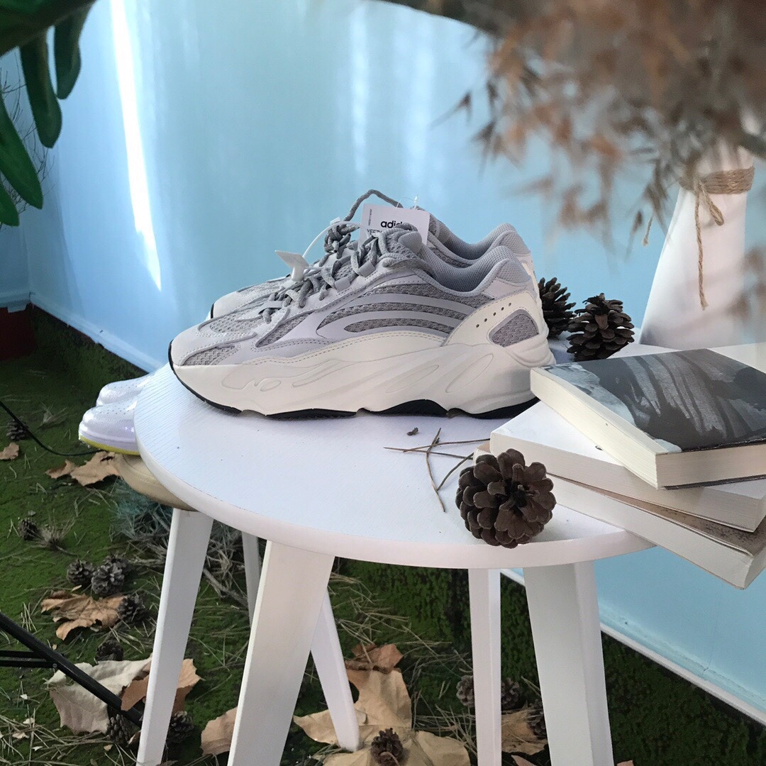 哪个APP买高仿鞋最好-yeezy700高清解析-阿辉工作室