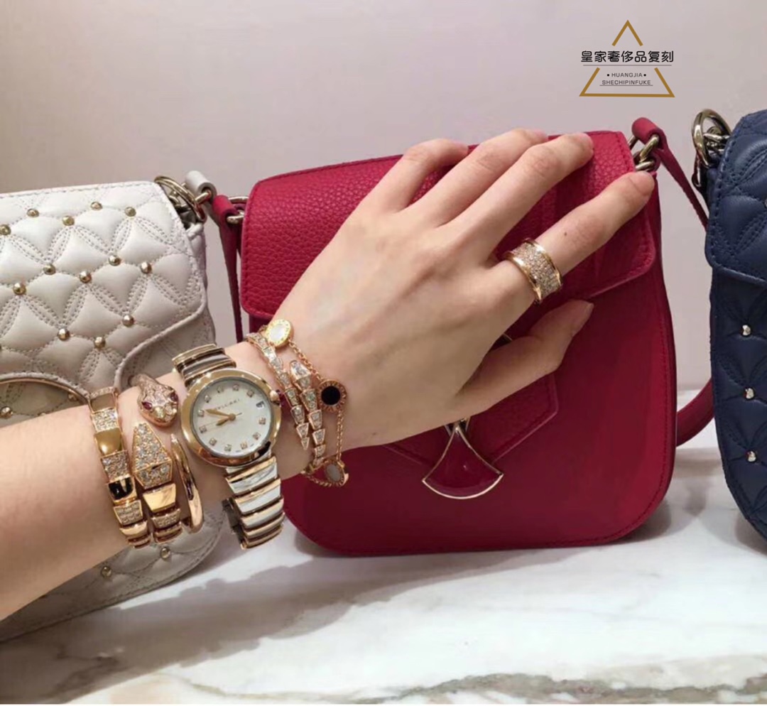 Bvlgari 宝格丽LVCEA女式腕表，真正富婆式带法