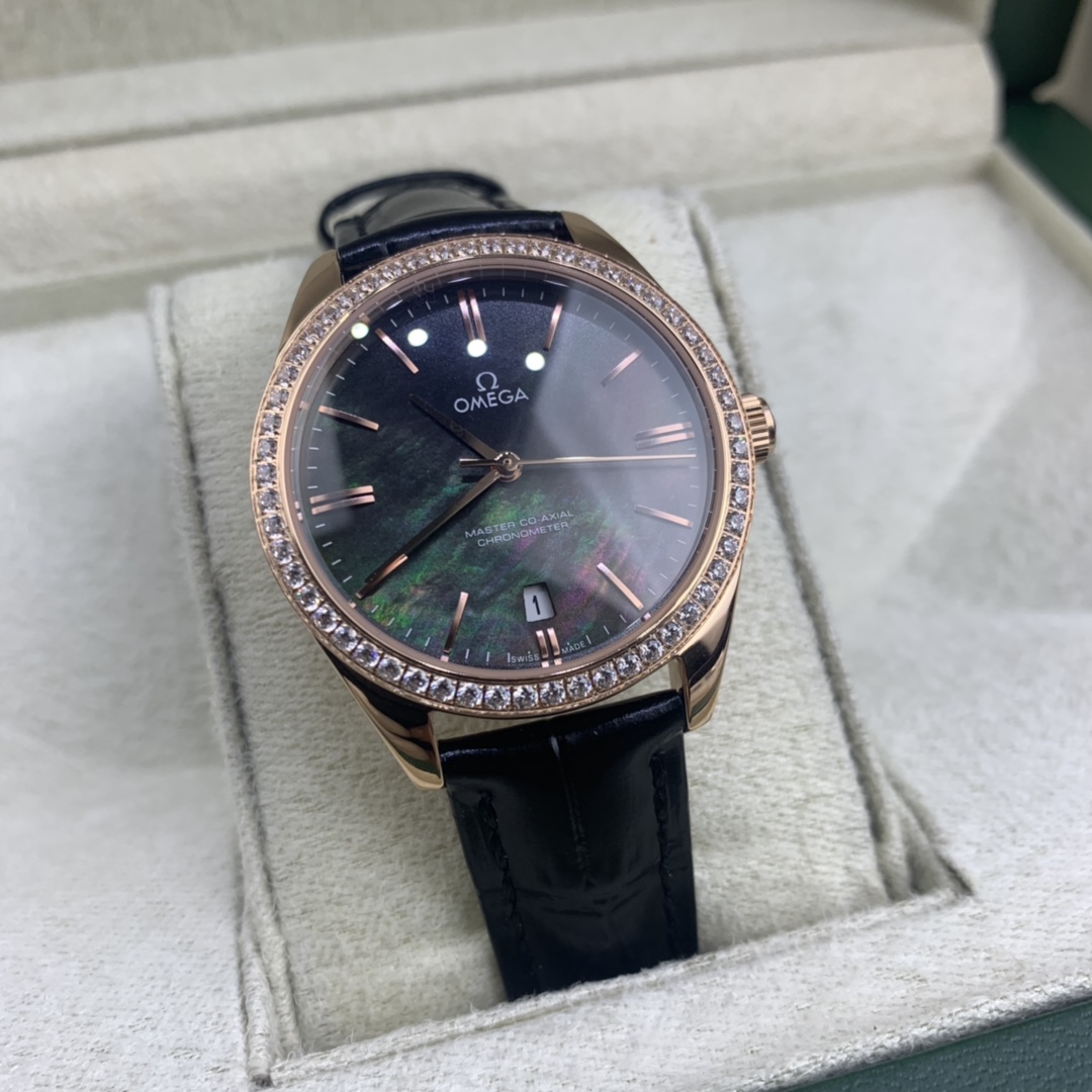 Omega 皇家 欧米茄海马女款贝壳面镶钻腕表