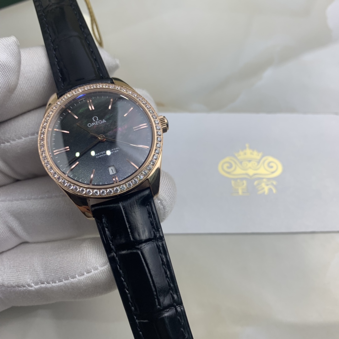 Omega 皇家 欧米茄海马女款贝壳面镶钻腕表