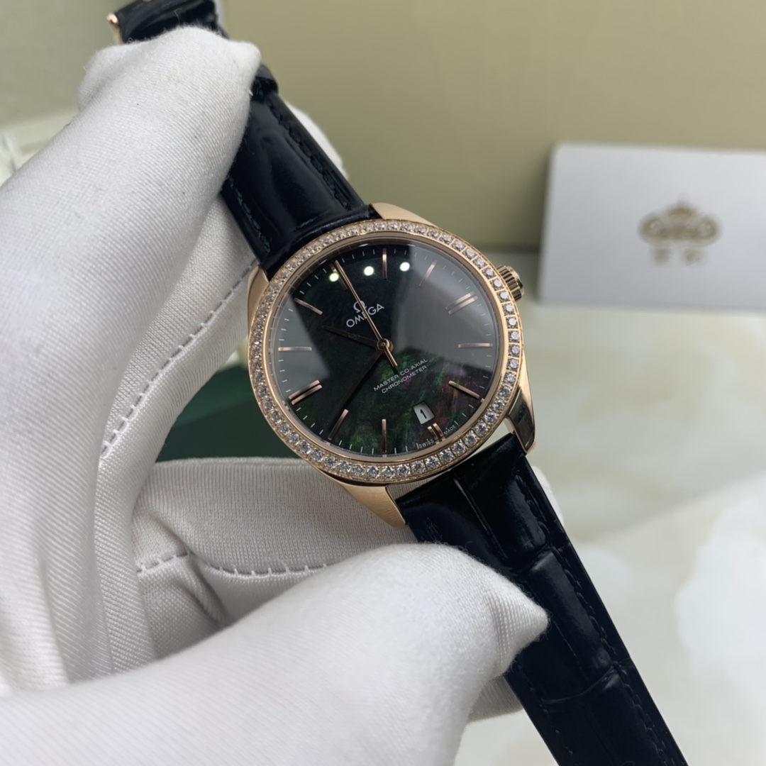 Omega 皇家 欧米茄海马女款贝壳面镶钻腕表