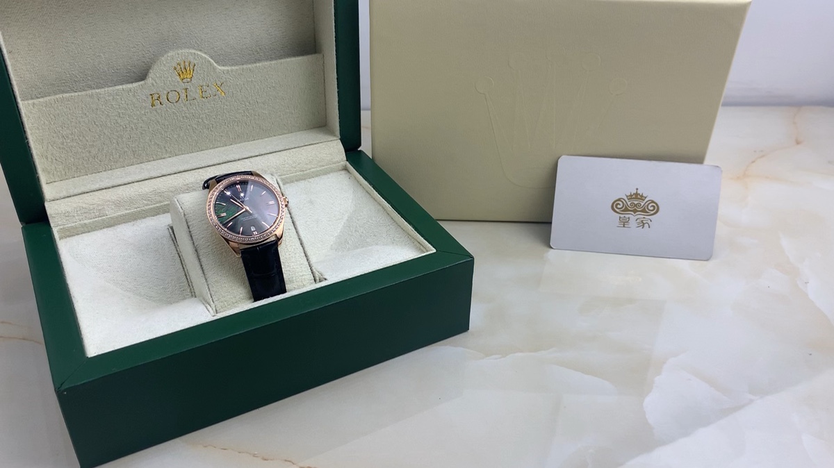 Omega 皇家 欧米茄海马女款贝壳面镶钻腕表视频欣赏