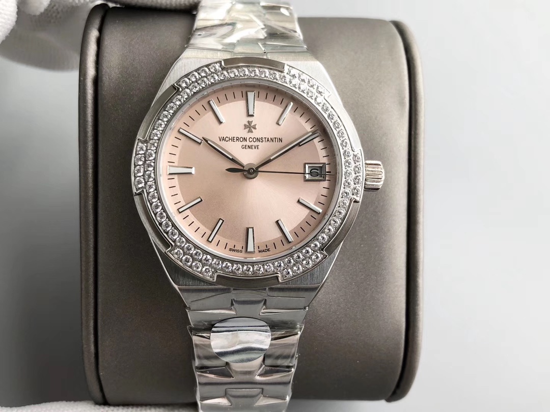 Vacheron Constantin 江诗丹顿纵横四海系列OVERSEAS女款小号型钢带款——一款极具魅力和旅行精神的女性腕表