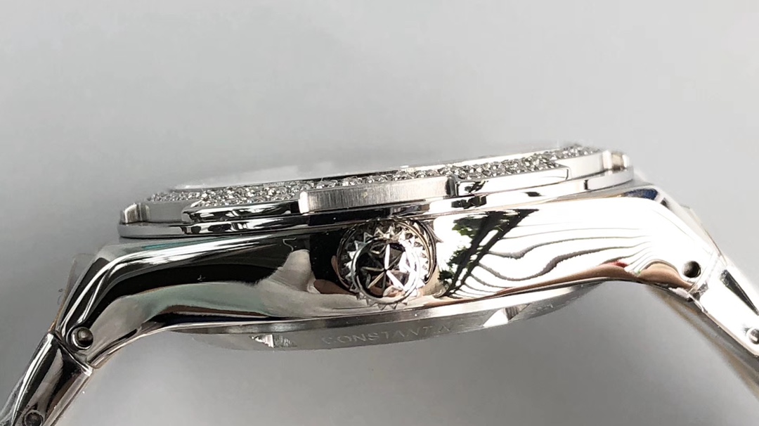 Vacheron Constantin 江诗丹顿纵横四海系列OVERSEAS女款小号型钢带款——一款极具魅力和旅行精神的女性腕表