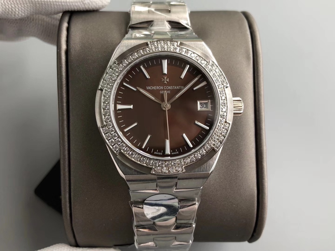Vacheron Constantin 江诗丹顿纵横四海系列OVERSEAS女款小号型钢带款——一款极具魅力和旅行精神的女性腕表