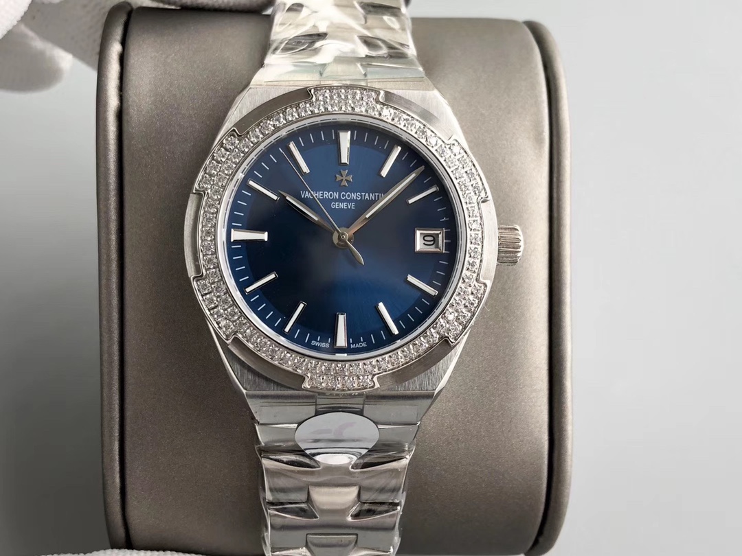 Vacheron Constantin 江诗丹顿纵横四海系列OVERSEAS女款小号型钢带款——一款极具魅力和旅行精神的女性腕表