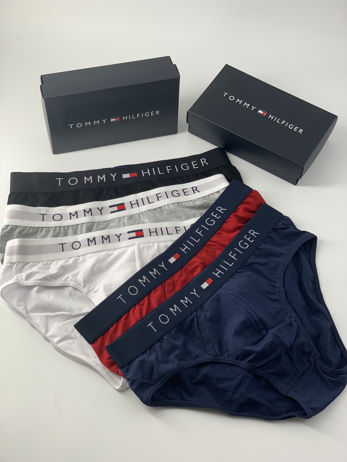 TOMMYHilfiger汤米希尔费