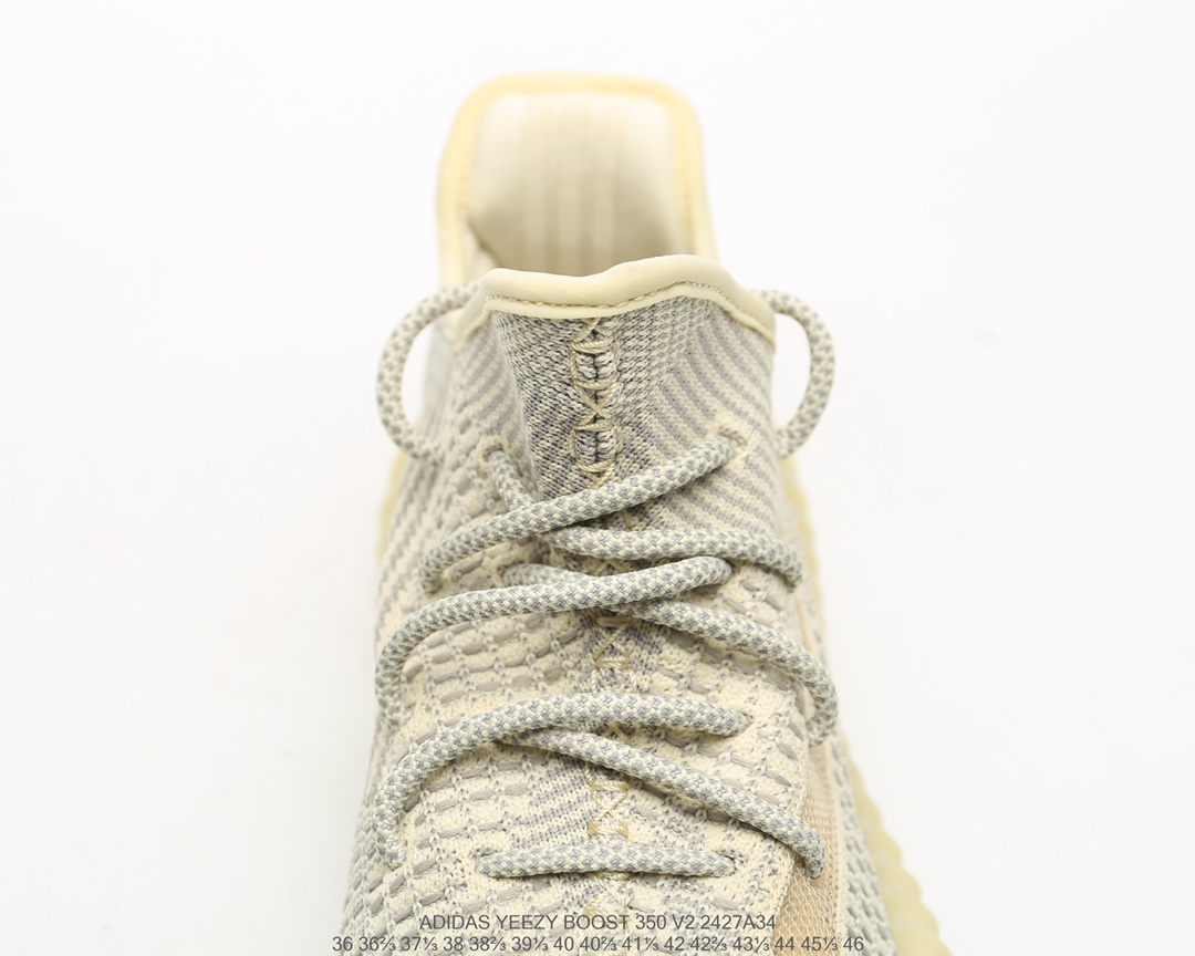 公司级福利💯
采用了透明材质的设计！adidas 椰子Yeezy 350v2 “Static”系列百搭轻便爆米花中底慢跑鞋 尺码：36 36.5 37 38 38.5 39 40 40.5 41 42 42.5 43 44 44.5 45 46 编码：2427A34