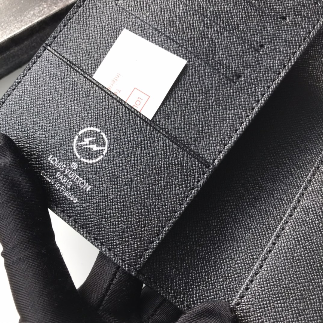 高級旅行証件套 M60181 - 複数の隔層で便利さを追求