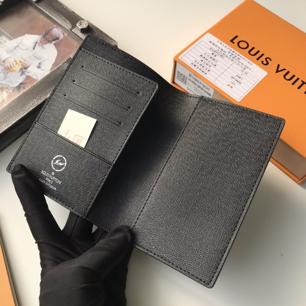 高級旅行証件套 M60181 - 複数の隔層で便利さを追求