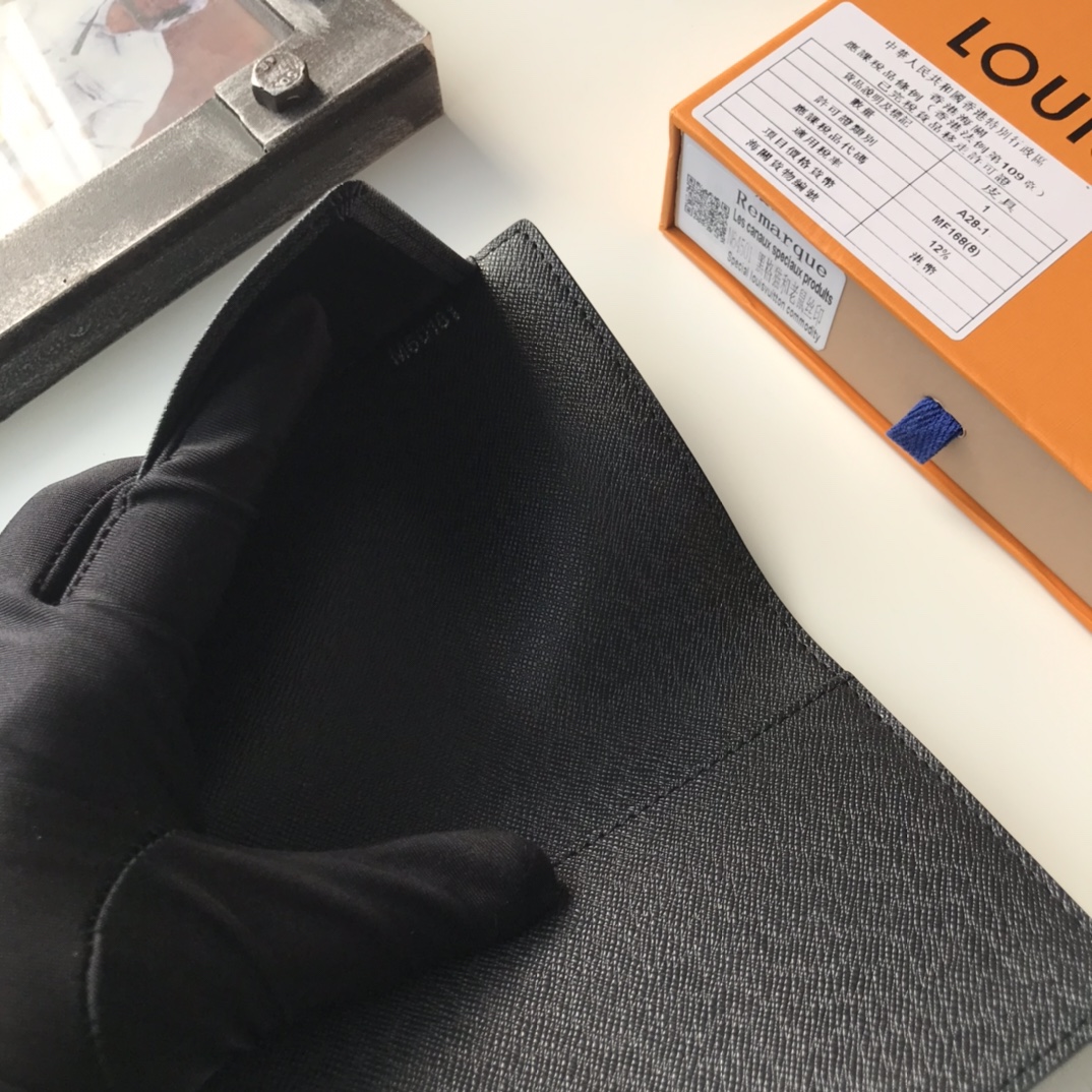 高級旅行証件套 M60181 - 複数の隔層で便利さを追求