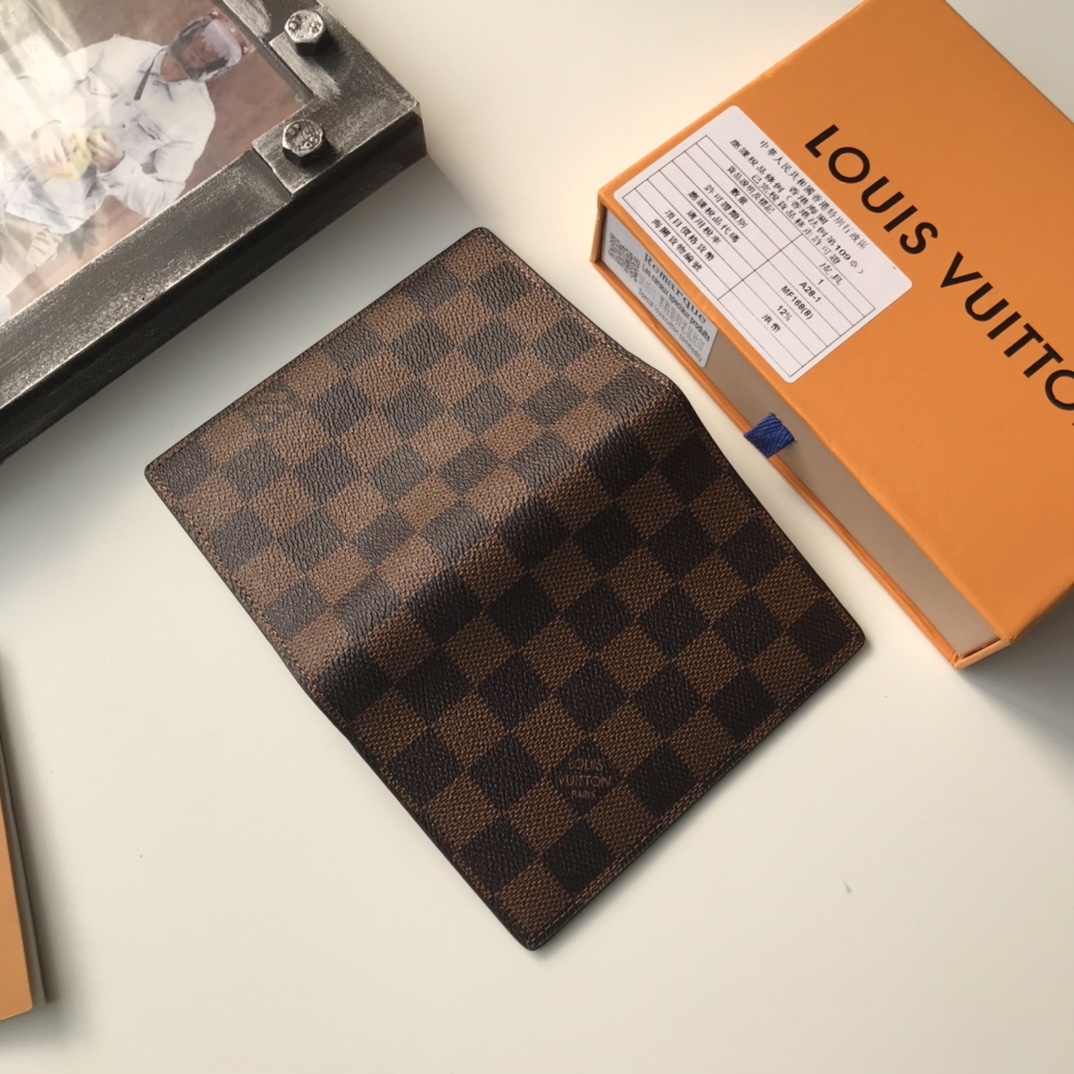 エレガントな旅行証件套 - 複数の収納でスタイリッシュな旅を演出