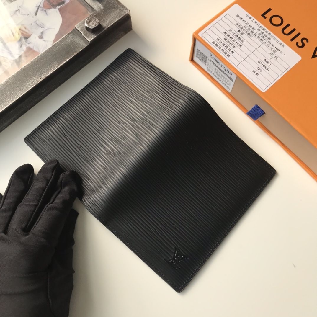 エレガントな旅行証件套 - 厳選された小牛皮製パスポートケース