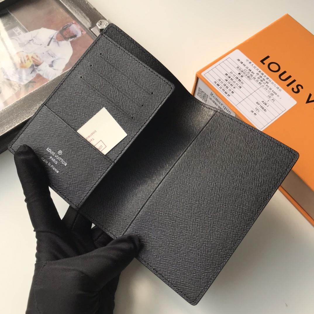 エレガントな旅行証件套 - 厳選された小牛皮製パスポートケース