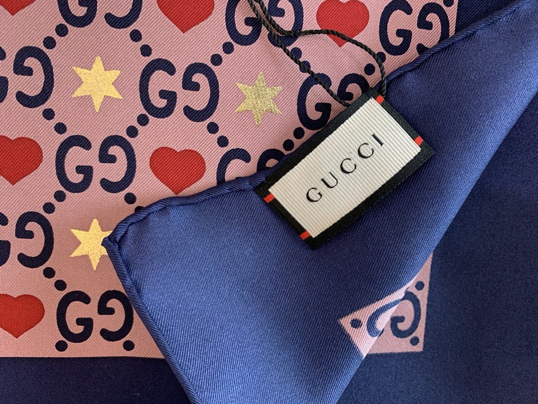 GUCCI古驰心形图案双G字母交织100%真丝围巾