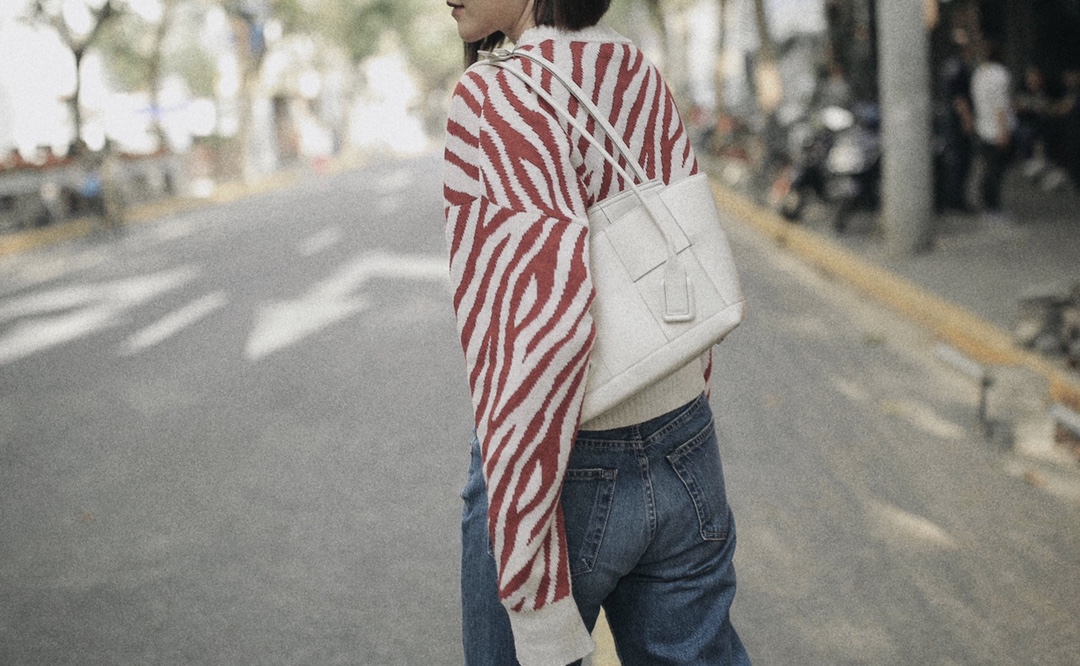 Bottega Veneta The Arco 33 BAG 575943石膏白