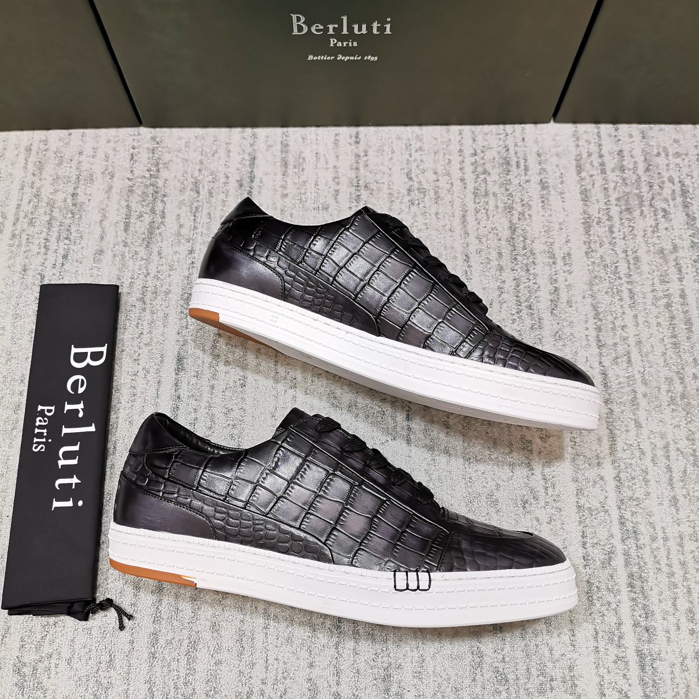 💋 💍 BERLU**布鲁提 PLAYTIME PALERMO 运动鞋    由整块鳄鱼纹牛皮制成  顶