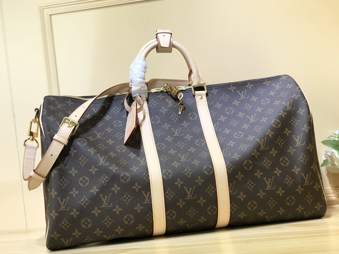 NO:581662,Top original order M41416 41414 Presbyopic Keeall is a classic in the Louis Vuitton travel bag series. This large Keeall is made of Monogram canvas, with a detachable leather shoulder strap and a detachable leather ID holder. Dimensions 55.0 x 31.0 x 26.0 cm. 6817075,, louis vuitton19860909顶级原单M41416 41414 老花 Keeall是路易威登旅行袋系列中的经典.这个大号Keeall以Monogram帆布为袋身,配以可拆卸式皮肩带和一个可拆卸式皮证件套. 尺寸55.0 x 31.0 x 26.0 厘米.6817075,,louis vuitton,Bag