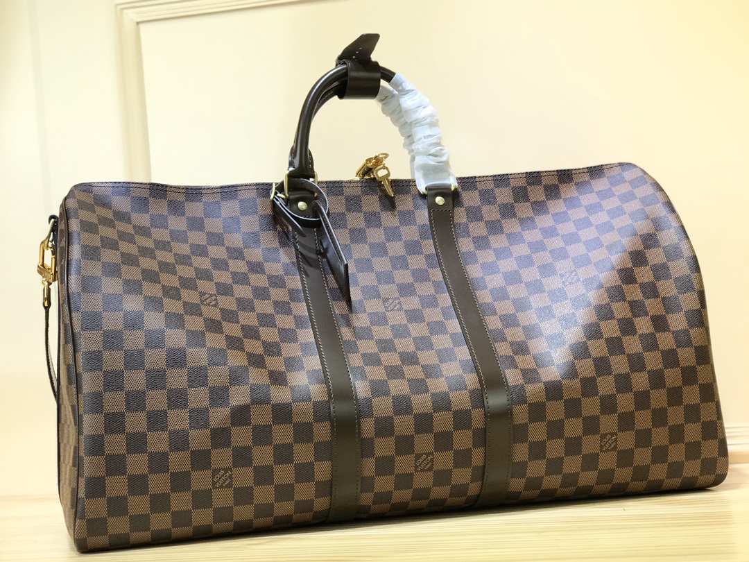 NO:581651,Top quality original n 41416 41414 brown (coffee) This travel bag in Damier canvas features two leather handles, a removable tag, double zip closure and practical removable leather shoulder strap. Dimensions 55.0 x 31.0 x 26.0 cm 6817075,19860909顶级原单n 41416 41414 棕色（咖格） 这款Damier帆布制的旅行袋设有两个皮手柄,一个可拆式吊牌,以双拉链开合,配以实用的可拆式皮肩带. 尺寸55.0 x 31.0 x 26.0 厘米 6817075,,Bag