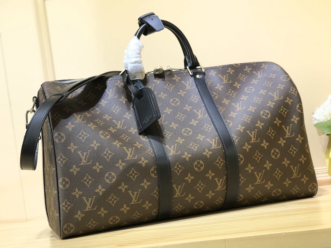 NO:575151,Top original order M41416 Presbyopia Pinck. This handbag adopts the classic Louis Vuitton design that is particularly popular in history. It is suitable for men with busy careers but who pay attention to taste. The spacious capacity and adjustable shoulder strap are suitable for work, leisure or travel. Size 50x29x22 cm 6417075,, louis vuitton19860909顶级原单M41416 老花拼克 这款手袋采用有史以来尤其受欢迎的经典路易威登设计,适用于事业繁忙而又注重品味男士. 宽敞的容量和可调节肩带适用于工作、休闲或出行. 尺寸50x29x22厘米 6417075,,louis vuitton,Bag