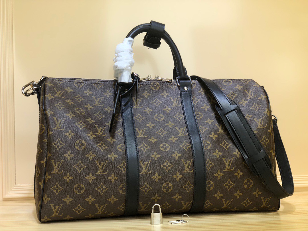 NO:581670,Top original single m41416 56711 Presbyopic Patchwork This handbag adopts the classic Louis Vuitton design that is particularly popular in history. It is suitable for men with busy careers but who pay attention to taste. The spacious capacity and adjustable shoulder strap are suitable for work, leisure or travel. Dimensions 45.0 x 27.0 x 20.0 cm 6417075,, louis vuitton19860909顶级原单m41416 56711 老花拼克 这款手袋采用有史以来尤其受欢迎的经典路易威登设计,适用于事业繁忙而又注重品味男士. 宽敞的容量和可调节肩带适用于工作、休闲或出行. 尺寸45.0 x 27.0 x 20.0 厘米 6417075,,louis vuitton,Bag