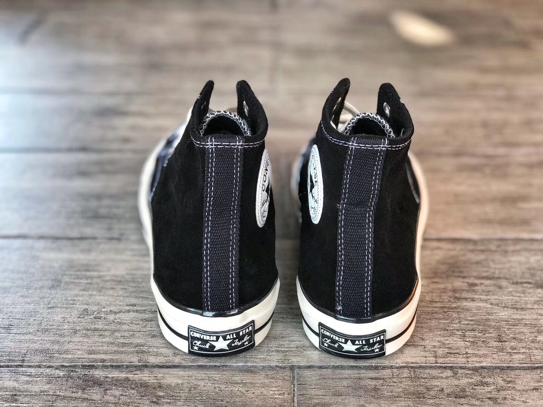 全码补出‼️ 
本地自取💰165 (报货备注麂皮)⚠️
冬日暖融风 麂皮六色来袭！
Converse Chuck 70s 匡威 麂皮绒毛高帮五色 
匡威为了迎合秋冬季热爱经典色调广大粉丝 再次发售麂皮保暖配色系列 
黑白/孔雀蓝/麦色黄/草原绿/海军蓝/香芋紫
匡威19ss秋冬新款 鞋身采用麂皮毛绒材质 带来全新视觉震撼 同时也大幅度提升鞋子的保暖效果 从面料 图案到细节处理 都贴合了季节的需要 让Converse爱好者在冬天也依旧能展现自己的穿搭风采 成为每个人展现自我风格和个性之选

Size：35 36 36.5 37 37.5 38 39 39.5 40 41 41.5 42 42.5 43 44